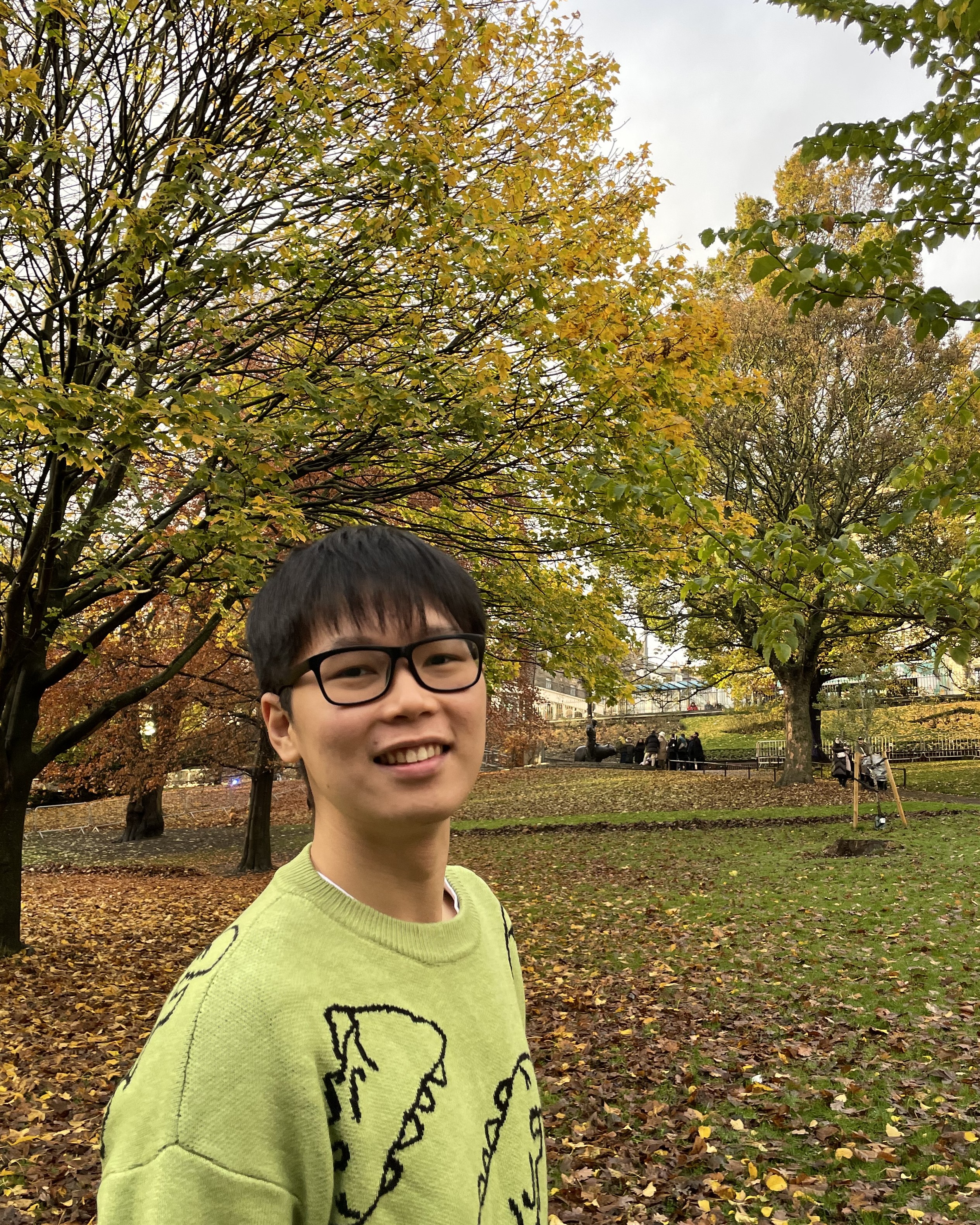 Tuan Anh Pham in front of Edinburgh Castle